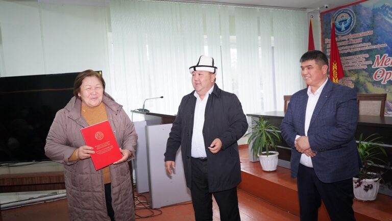 Read more about the article 📰 Кызыл китептер тапшырылды